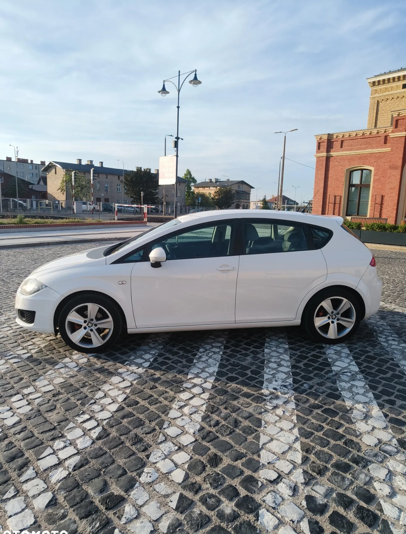 Seat Leon cena 17399 przebieg: 235000, rok produkcji 2010 z Chojnice małe 529